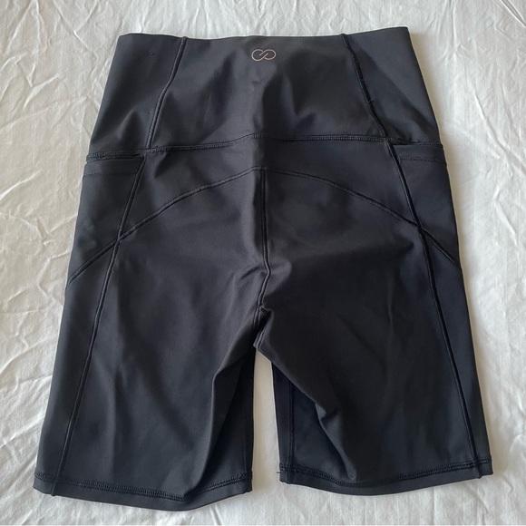 Calia | High-Waisted Bike Shorts w/ Pockets - Size M - Picture 3 of 8